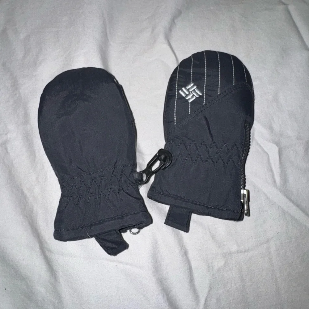 Columbia Infant Zip Up Mittens Black and White Baby Winter Snow Gloves One Size